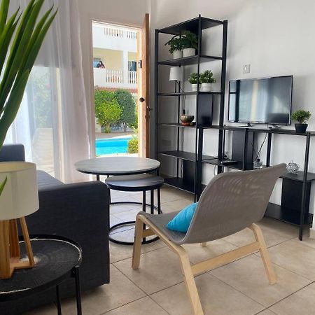 Beautiful One Bed Apartment In Paphos Esterno foto