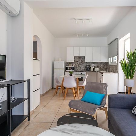 Beautiful One Bed Apartment In Paphos Esterno foto