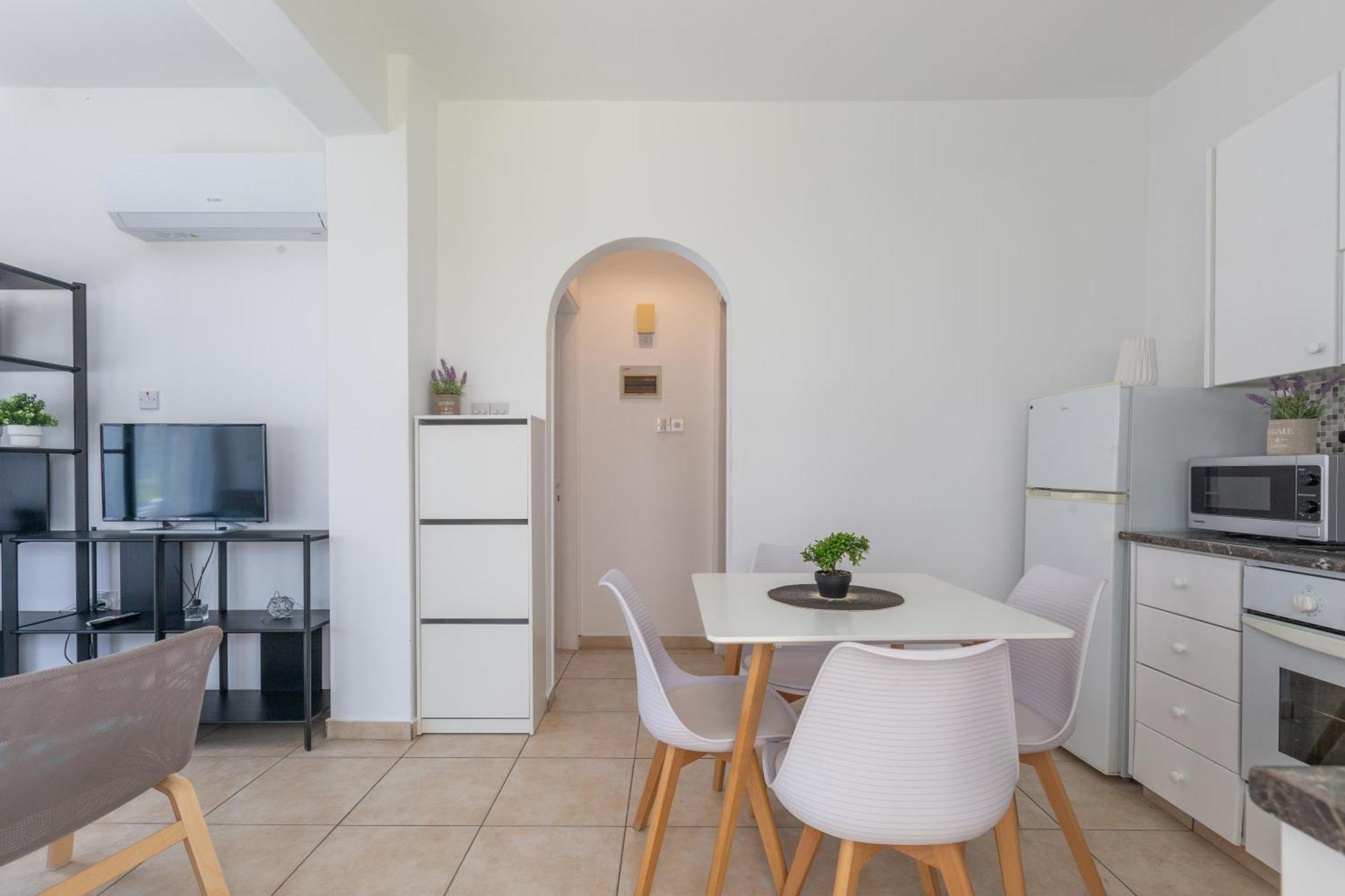 Beautiful One Bed Apartment In Paphos Esterno foto