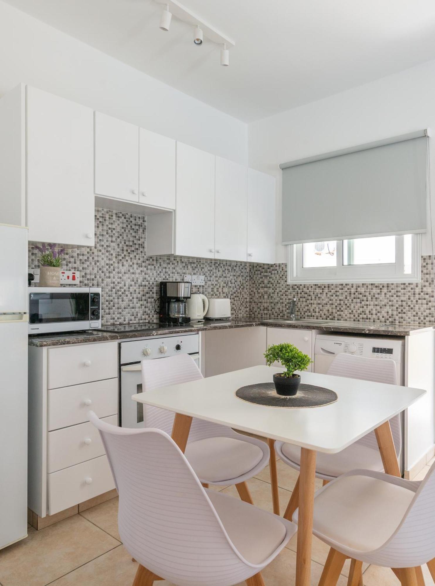 Beautiful One Bed Apartment In Paphos Esterno foto