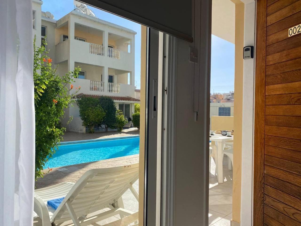 Beautiful One Bed Apartment In Paphos Esterno foto