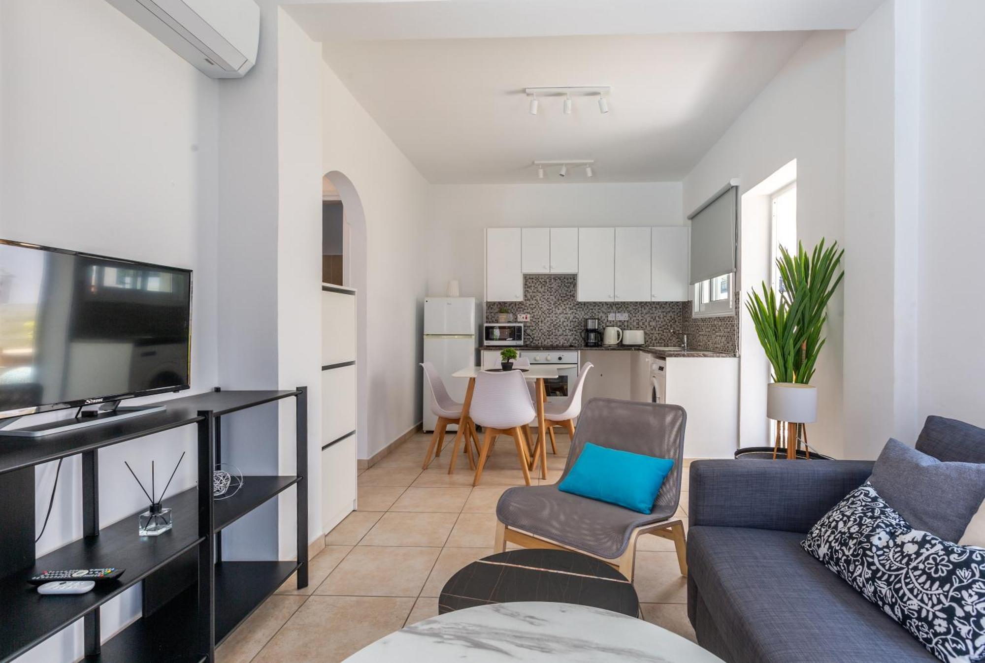 Beautiful One Bed Apartment In Paphos Esterno foto