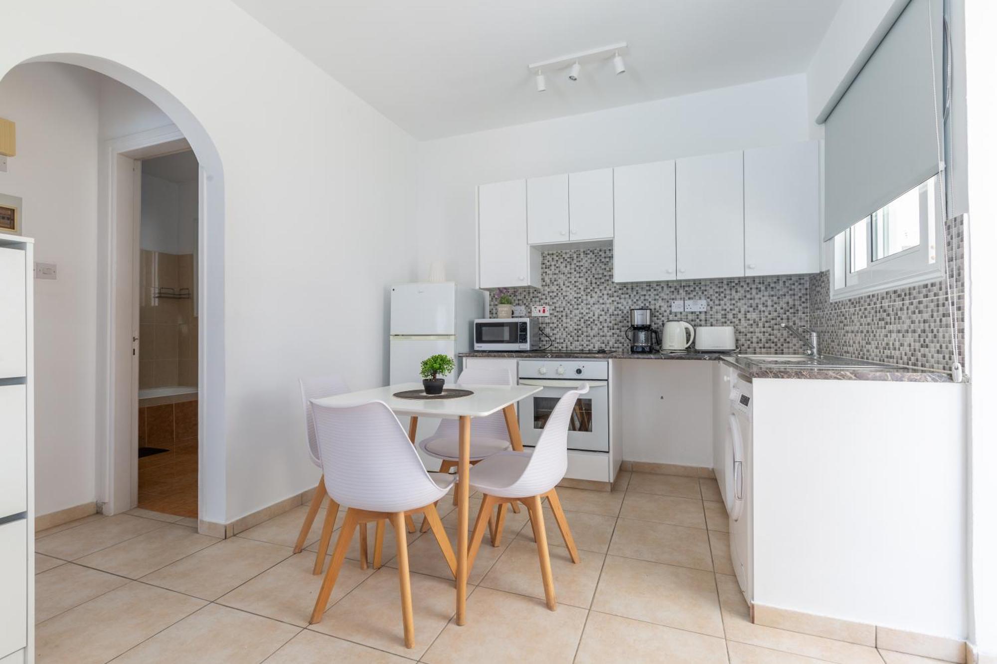Beautiful One Bed Apartment In Paphos Esterno foto