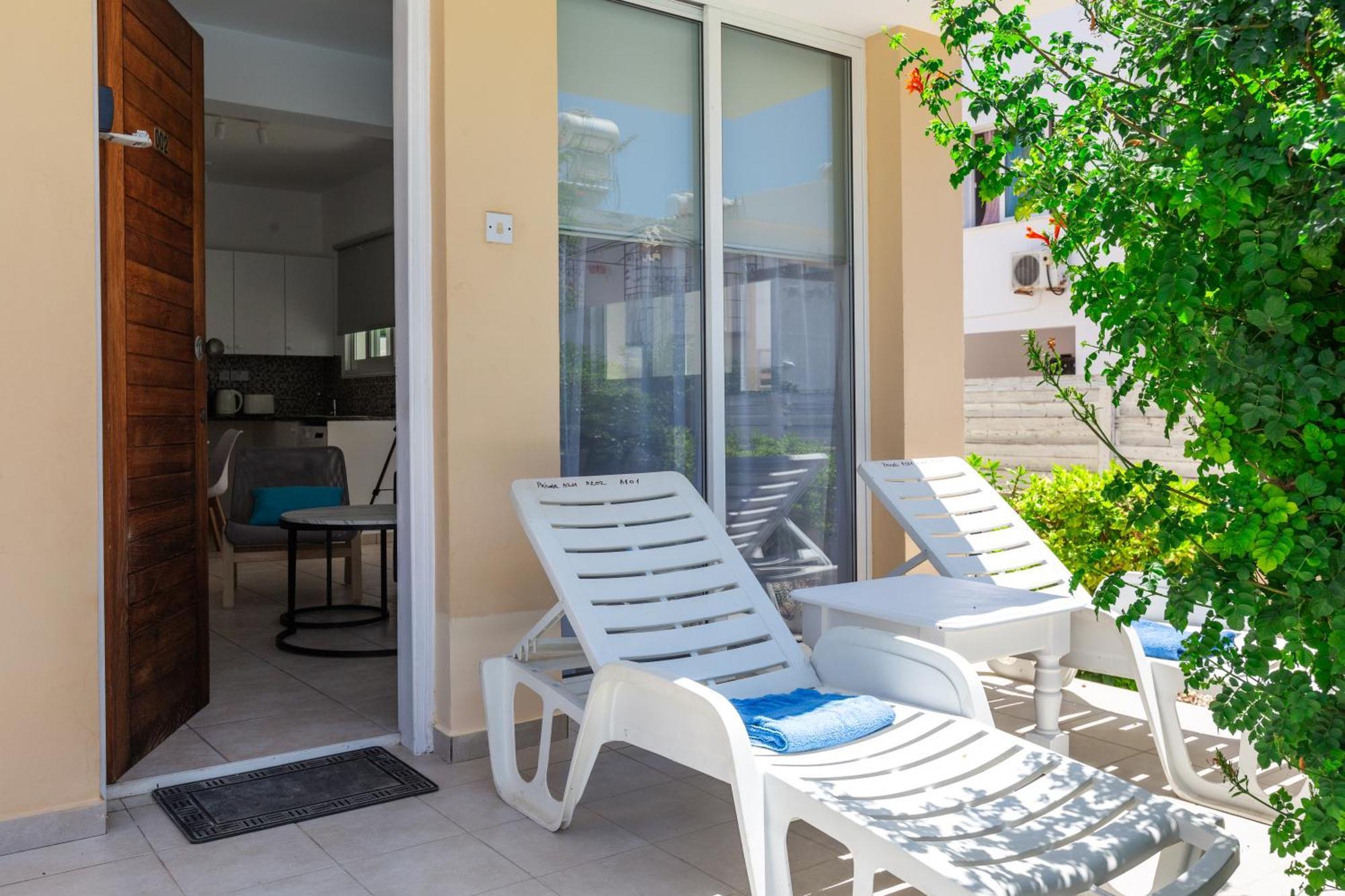 Beautiful One Bed Apartment In Paphos Esterno foto
