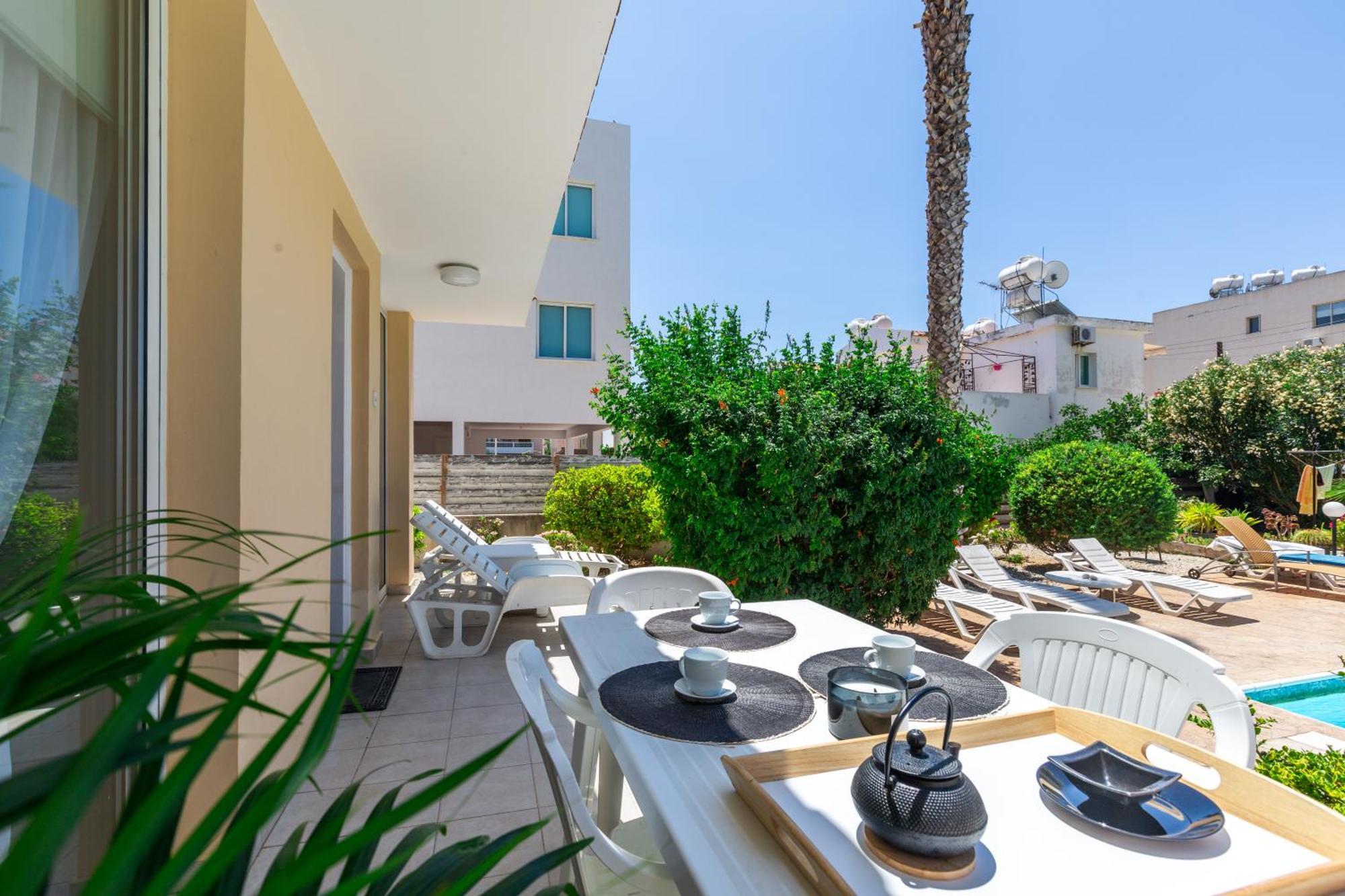 Beautiful One Bed Apartment In Paphos Esterno foto